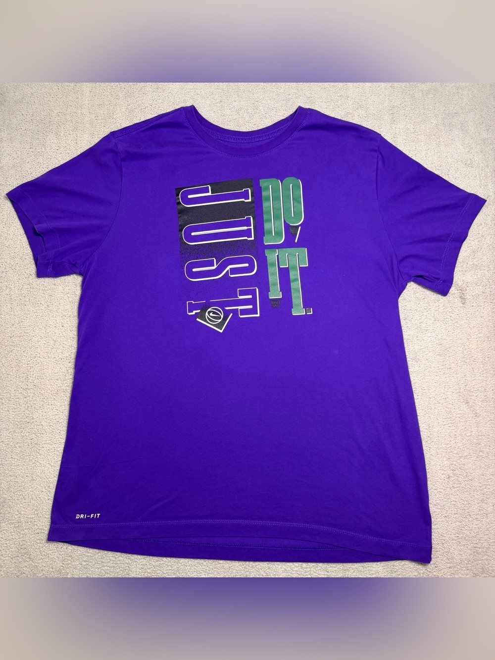 The Nike Tee Dri Fit T Shirt Men’s XL Purple ‘Just Do It’ Graphic Print